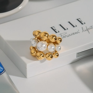 Three-layer gold stainless steel ring featuring gradient white pearls and gold beads