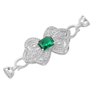Fermoir nœud en argent avec gemme rectangulaire verte et pavé de cristaux brillants