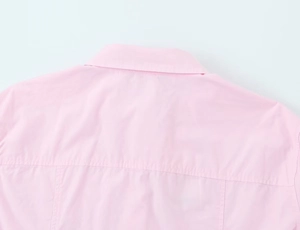 Detail view of the pink cotton poplin shirt back yoke and clean stitching at the collar