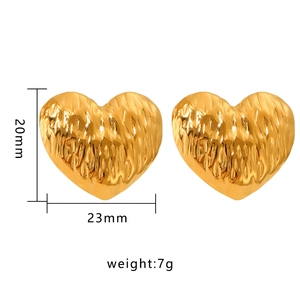 Detailed view of golden irregular heart earrings showing dimensions 20mm and 23mm