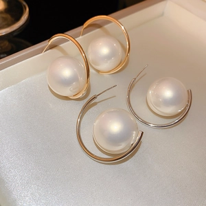 Chic C-shaped faux pearl earrings in gold and silver metal finishes for women
