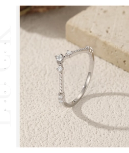 Detailed view of V-shaped S925 sterling silver ring with shimmering pavé set cubic zirconia