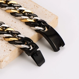 Bracciale a catena cubana bicolore in acciaio inossidabile nero e oro su pietra beige