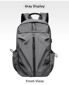 Vista frontale dello zaino business grigio in nylon impermeabile con tasche laterali