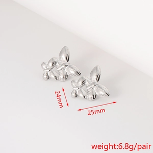 Detailed size chart showing silver butterfly earrings measuring 25mm by 24mm at 6.8g