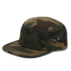 Retro woodland camo flat brim 5-panel baseball cap with metal eyelets in durable canvas
