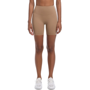 Detail of high-waisted yoga biker shorts in camel with white side stripes and quick-dry fabric
