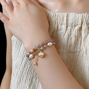Bracelet double couche avec perles irrégulières, perles œil-de-chat et breloques planète