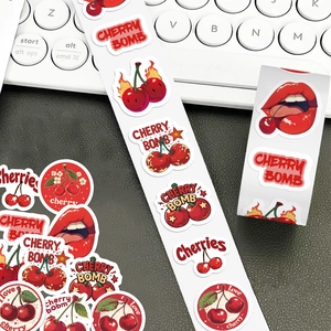 Rotolo da 500 adesivi decorativi con ciliegie rosse per sigillare buste e diari