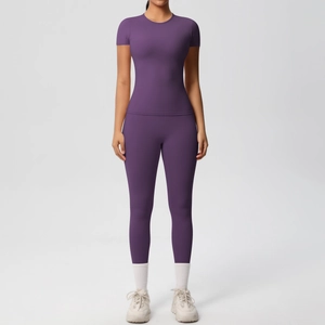 Detail of deep purple two-piece yoga set with slim fit T-shirt and high waist leggings