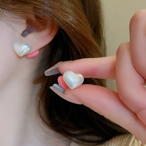 Boucles d'oreilles cœur perle en argent pour femme avec fermoirs roses contrastés