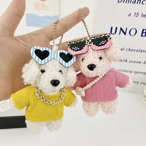 Portachiavi a forma di cane in peluche con occhiali e maglioni in bianco e rosa