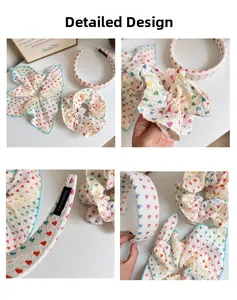 Dettaglio del set di elastici in tessuto waffle bianco con stampa a cuori colorati