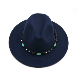 Elegante cappello fedora in feltro blu scuro decorato con pietre turchesi e borchie