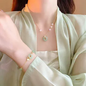 Collier Et Bracelet Feuille De Ginkgo Boucle Pingan Cuivre Plaquage Or Véritable Zircon Faux Jade Collection Bijoux Élégante