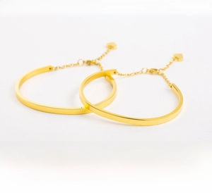 Detail view of 18K gold plated stainless steel heart charm bracelet weighing about 14g