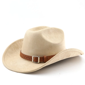 Vue détaillée du chapeau de cowboy en suède avec bande tressée en cuir et boucle