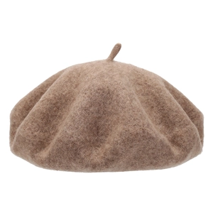 Elegant wool felt beret in camel brown featuring a classic vintage painter hat style