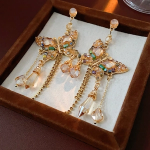 Détails de boucles d'oreilles papillon en cristal ambré avec longues franges dorées
