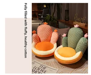 Gros plan du coussin cactus épais avec un tissu texturé doux et un rembourrage premium