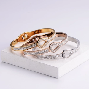 Three-color metal bangle set in gold, rose gold and silver with sparkling crystals