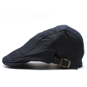 Coppola traspirante blu navy da uomo con fibbia in metallo regolabile per attività all'aperto