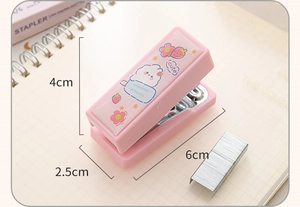 Mini cucitrice rosa a cartone animato con punti, dimensioni 6 cm x 4 cm x 2,5 cm