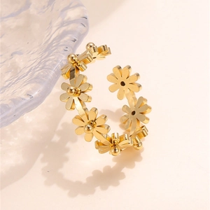Minimalist golden daisy flower open ring in high-quality stainless steel for women