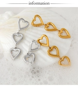Détail de boucles d'oreilles pendantes à trois cœurs en or et argent sur coquillage