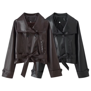 Vintage-Kurzjacken aus Lederimitat in Schwarz und Braun mit Doppelreiher-Knöpfen und Gürtel