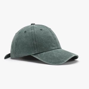 Klassische dunkelgrüne Baseballkappe aus gewaschener Baumwolle im Vintage-Stil und Design