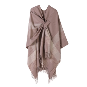 Brauner Karo-Poncho-Schal mit Fransen und elegantem Karomuster für Damen