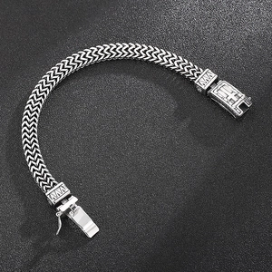 Bracelet pour hommes en acier inoxydable avec double chaîne tressée et finition argentée