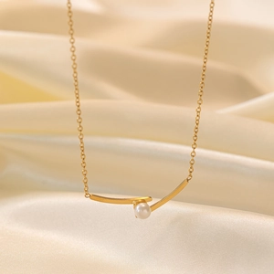 Collier Pendentif Pour Femmes Acier Titane Plaqué Or Minimaliste Barre Archée Künstliche Perle Chaîne De Clavicule Élégant Bijoux