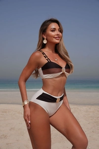 Close-up of golden scallop shell buckle on high-waist tricolor bikini beachwear