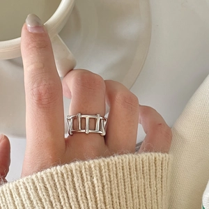 Minimalist 925 sterling silver hollow geometric open ring worn on finger
