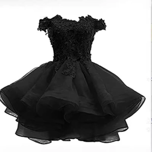 Elegante abito corto da principessa in pizzo nero con scollo a spalle scoperte