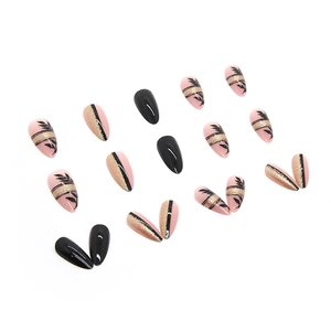Faux ongles amande noir et rose avec paillettes dorées et motifs de feuilles peints