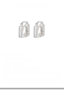 Macro detail of S925 sterling silver square hoop earrings showing weight and dimensions
