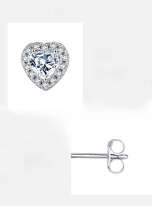 Detail of heart-shaped moissanite earrings in s925 silver with D color VVS1 stones
