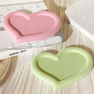 Matte herzförmige Silikon-Tabletts in Rosa und Grün für Schmuck und Heimdekoration