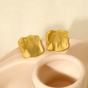 Orecchini minimalisti in acciaio inossidabile 316L placcati oro 16K con trama martellata