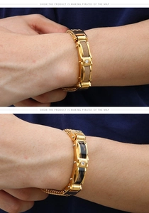Détail du bracelet pour homme en acier inoxydable plaqué or 18K avec motifs maille et écaillé