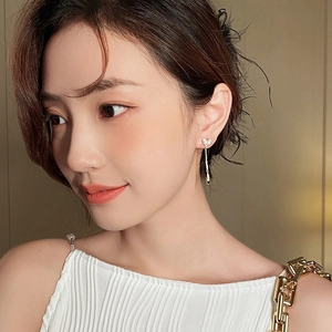Elegant gold heart earrings with sparkling tassels and S925 silver pins for women
