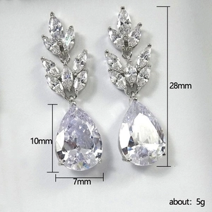 Luxurious silver waterdrop pear-cut zircon bridal dangle earrings with dimensions 28mm length