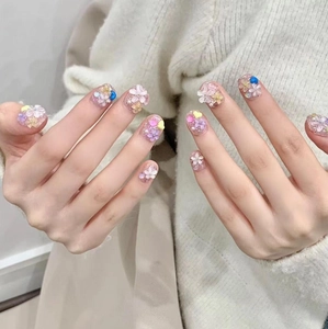 Handmade 3D flower press-on nails with cream white pearls and glitter finish for women