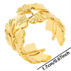 Détail montrant le diamètre intérieur réglable de 1,7 cm de la bague ginkgo dorée