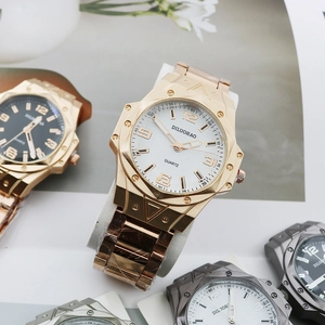 Fashionable men's quartz watch with large dial and industrial steel band in gold and silver