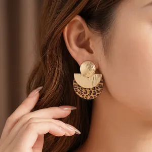 Luxury fashion gold earrings with round leopard print pendants for women