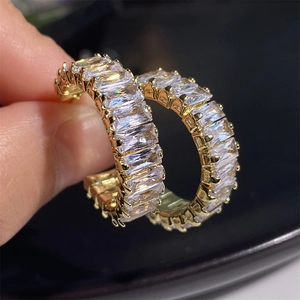 Boucles d'Oreilles Créoles en Cuivre Géométriques en Forme de C RAKOL Avec Zirconia Carré Plaqué Or Argent Luxe Femme Bijoux